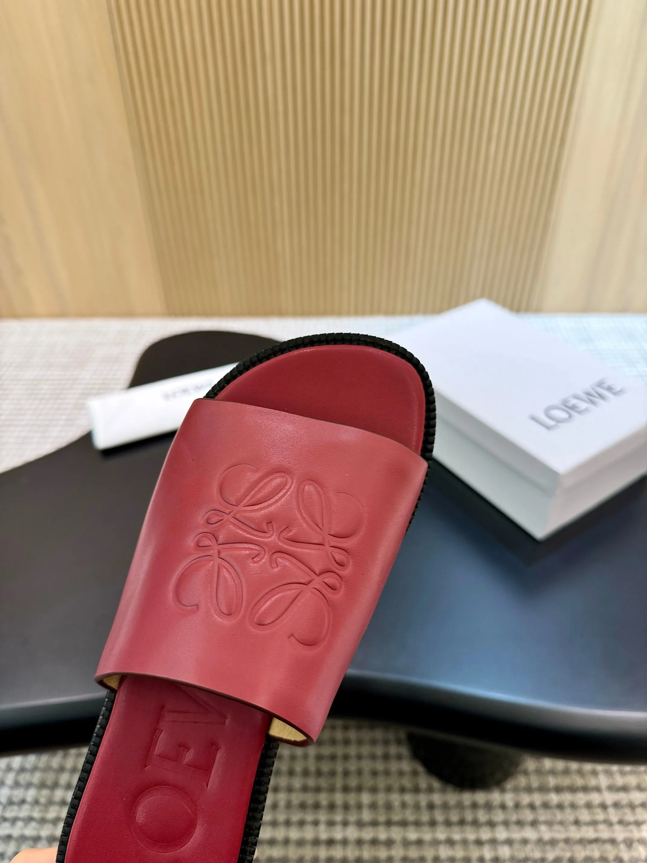 👟👟Ex-factory price 340👟👟 Genuine leather sole +40 LOEWE 25th spring and summer new style, same style for men and women, six colors to choose from. Code number:35-45
